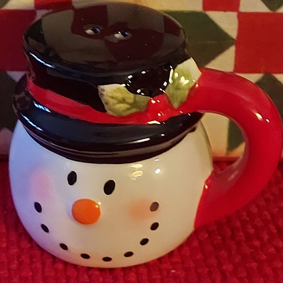 Snowmen Mug Style Salt & Pepper Shakers - Picture 10 of 10